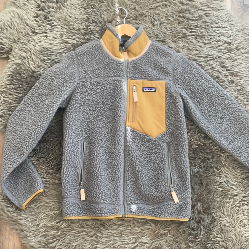 Patagonia women’s classic Retro-X fleece jacket
